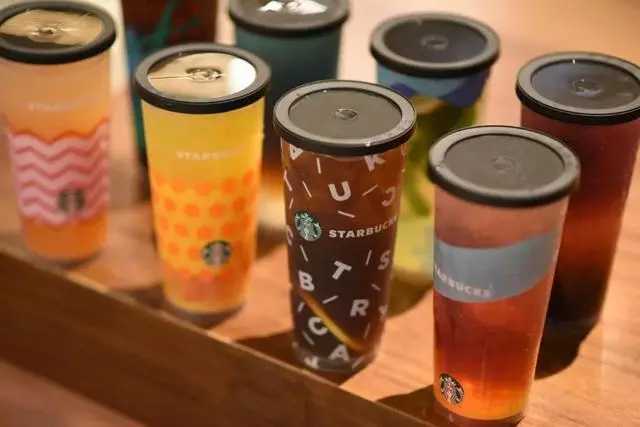 冰球革命，高效生產(chǎn)：大型杯裝冰球包裝設(shè)備助力飲料企業(yè)創(chuàng)新升級(jí)