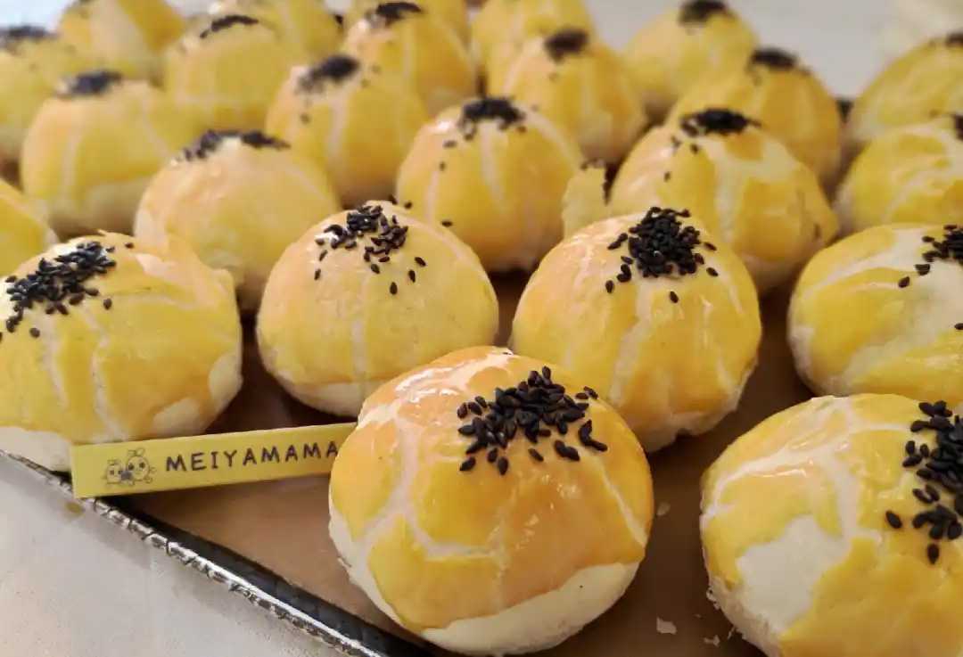 蛋黃酥月餅包裝機(jī)——傳統(tǒng)美味的現(xiàn)代封裝，守護(hù)經(jīng)典，傳遞心意