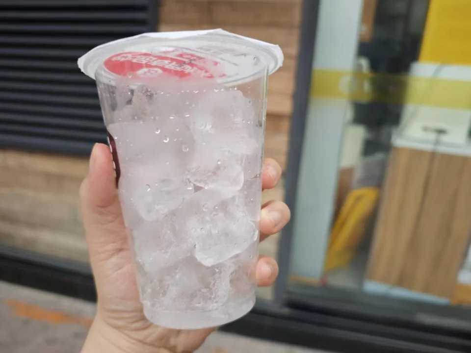 創(chuàng)新自動(dòng)化冰杯生產(chǎn)線——飲品行業(yè)的革命性變革，開啟智能生產(chǎn)新時(shí)代