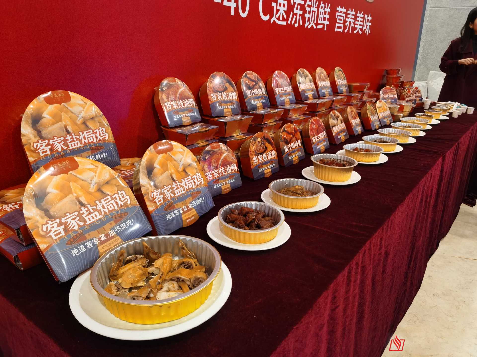 預(yù)制菜鎖鮮革命！一臺(tái) “會(huì)呼吸” 的包裝機(jī)如何讓料理包媲美現(xiàn)做？